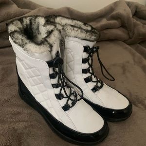 Womens White winter boots